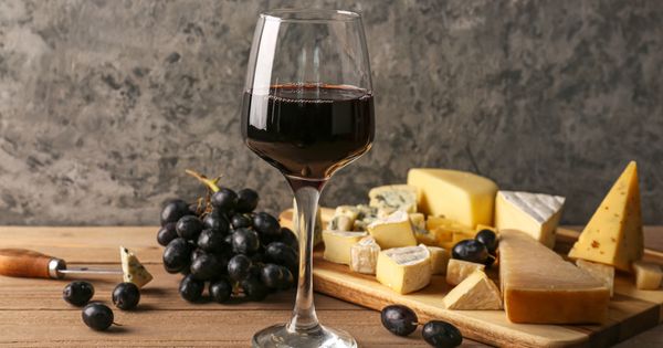 Peut-on boire du vin rouge avec du fromage ?